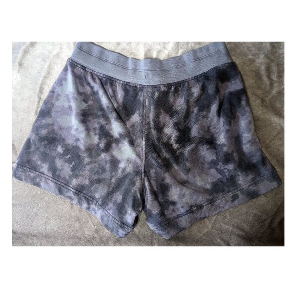 ATHLETA BALANCE 4" SHORTIE SHORTS IN POSITIVE LATITUDES TEMPTEST VIOLET - Picture 3 of 6